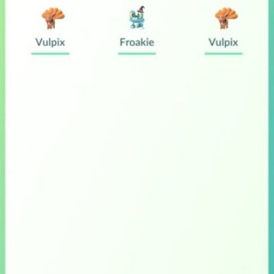 Conta de Pokémon GO com Froakie e Vulpix de Traje