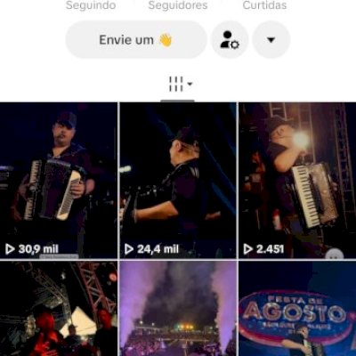 Vendo conta do tik Tok bem engajada