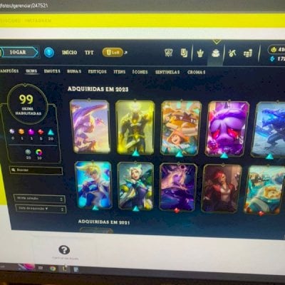 Conta lol 135 campeos + 99 skiins  42 emotes 159 icones 17 sentinelas