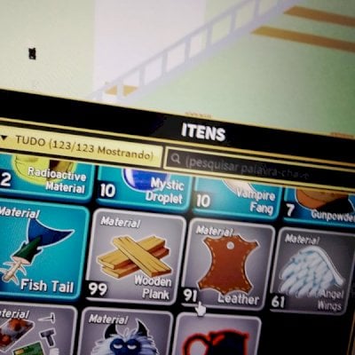 conta de Roblox com fisch vara heaven road e blox fruits e alguns outros jogos