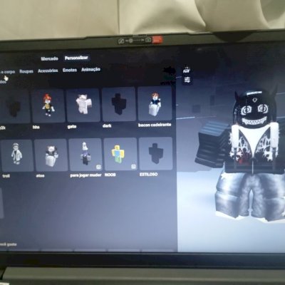 Conta de Roblox, com 30 robux, várias gamepass em jogos que não me lembroad
