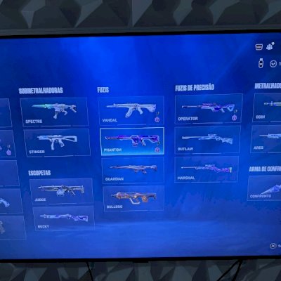 Conta Valorant com 2 mil reais gastos.