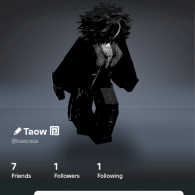 Conta feminina e masculina, +10k gastos (robux) upada no evade