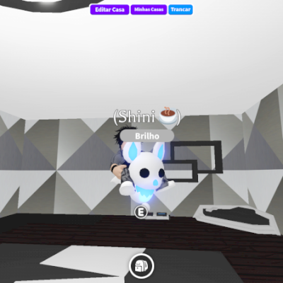 Morcego Albino NFR Adopt me + Roupa de Brinde (leia a descrição para detalhes)