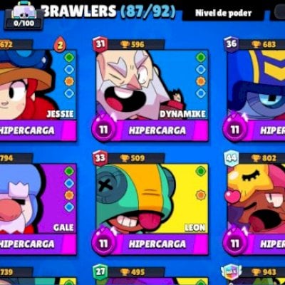 Conta de 2020, 27 k de troféus. 1 brawl pass, 3 brawl passes plus e muitas skins