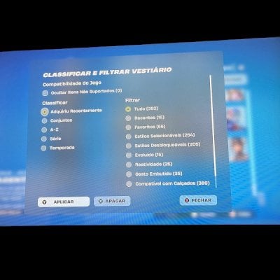 Conta contém mais de 390 skins ,350 picaretas e passes dês da temporada 4 Cap 1