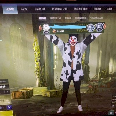 CONTA 6K DE HORAS 3 PROGRESSIVAS E MUITAS SKINS ROUPAS E ARMAS C/SMOKE PISTOL