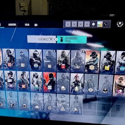 Conta rainbow six xbox/pc no precinho, contém elites, skins sazonais e de times.