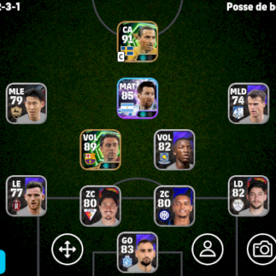 Conta efootball com Xavi 106 e Ibrahimovic 109