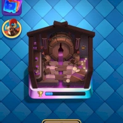 Conta com 13000 troféus, nível 75, torre 16